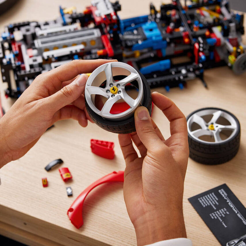 42143 LEGO Technic Ferrari Daytona SP3, Yetişkinler için bir Süper Araba Modeli Yapım ve Sergileme - 7